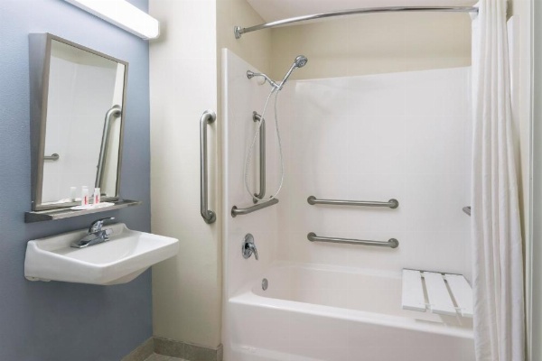 Microtel Inn and Suites Baton Rouge Airport image 21