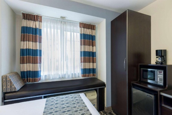 Microtel Inn and Suites Baton Rouge Airport image 22