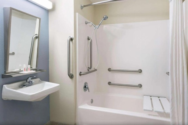 Microtel Inn and Suites Baton Rouge Airport image 25