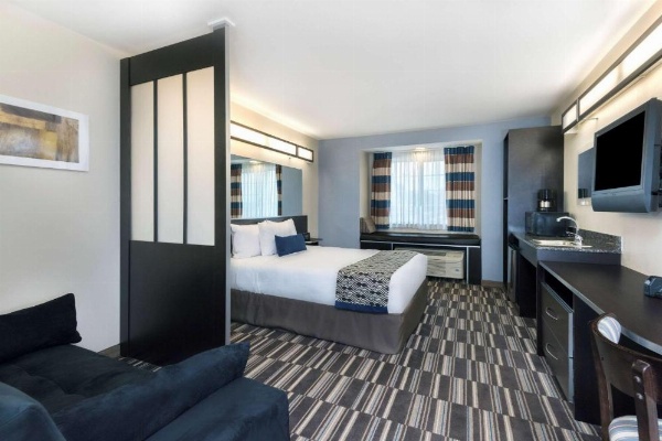 Microtel Inn and Suites Baton Rouge Airport image 29