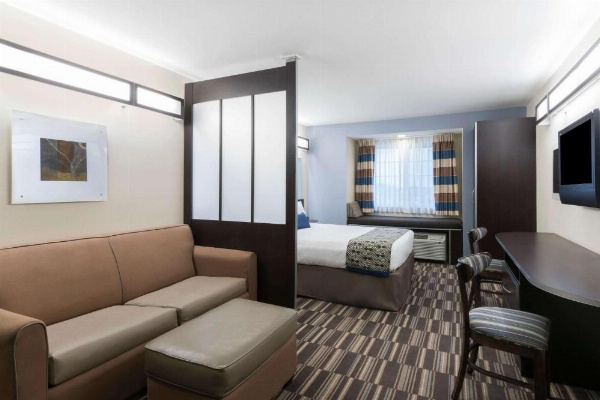 Microtel Inn and Suites Baton Rouge Airport image 5